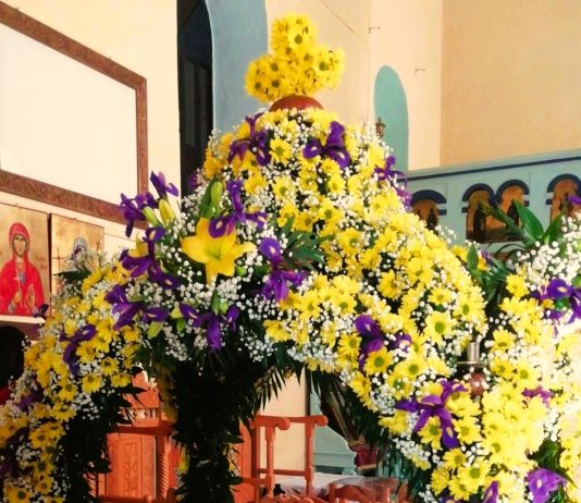 Επιτάφιος με όμορφες χρωματικές αντιθέσεις: Ι. Ν. Ευαγγελισμού της Θεοτόκου, Νάουσας Ημαθίας