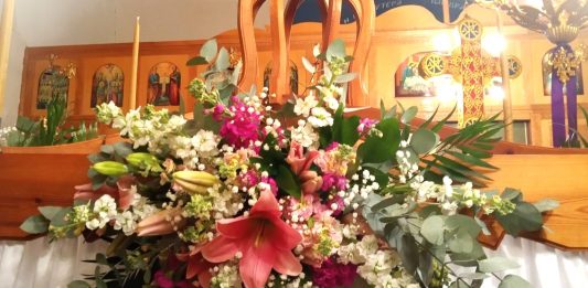 ΕΠΙΤΑΦΙΟΣ ΙΕΡΟΥ ΝΑΟΥ ΑΓΙΩΝ ΜΥΡΟΦΟΡΩΝ ΣΤΡΑΝΤΖΗΣ: Η απλότητα και η ομορφιά στο μεγαλείο της